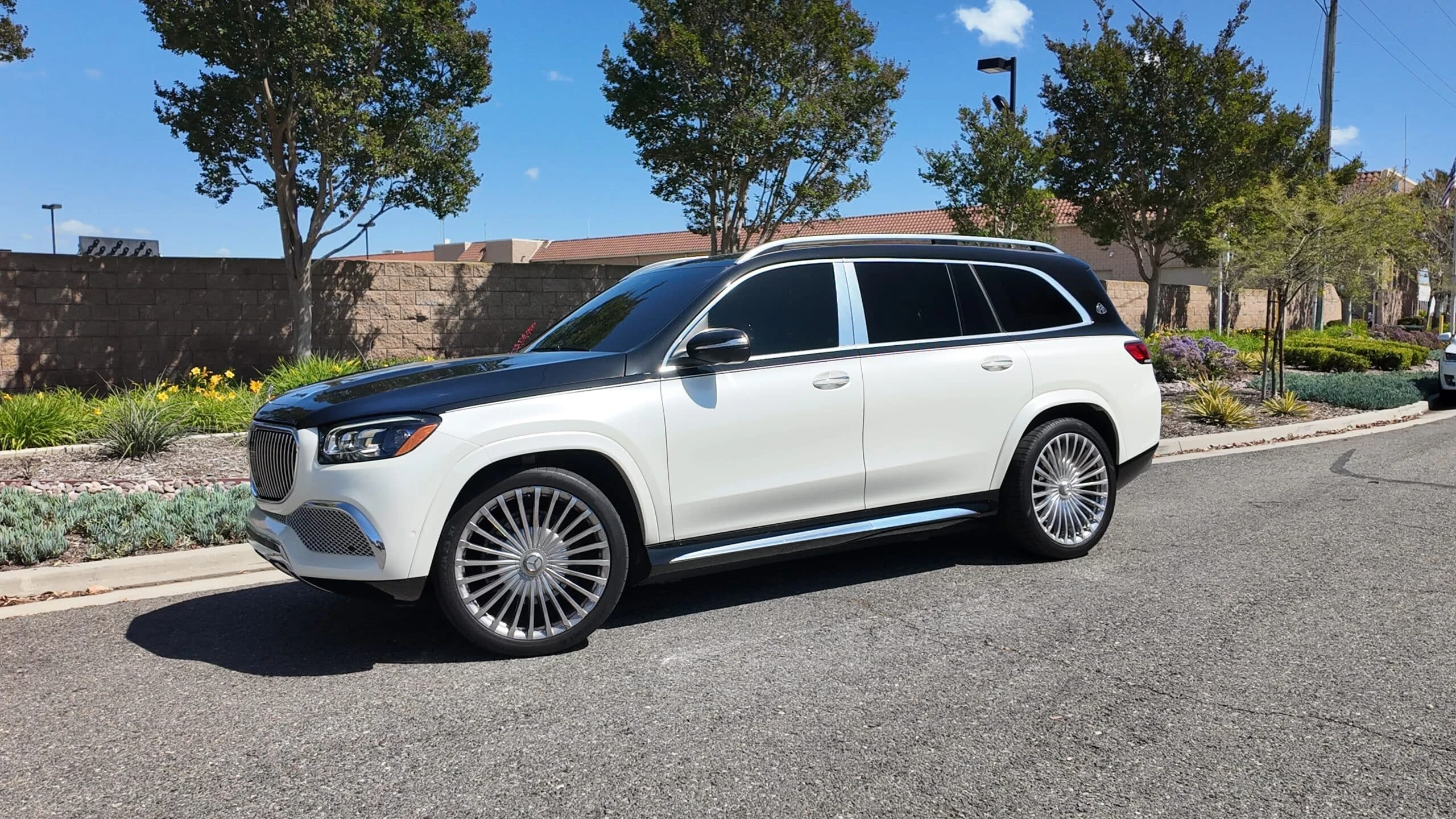Mercedes-Maybach GLS 600 detail relevant to corporate & executive rentals on THE LUX CAR