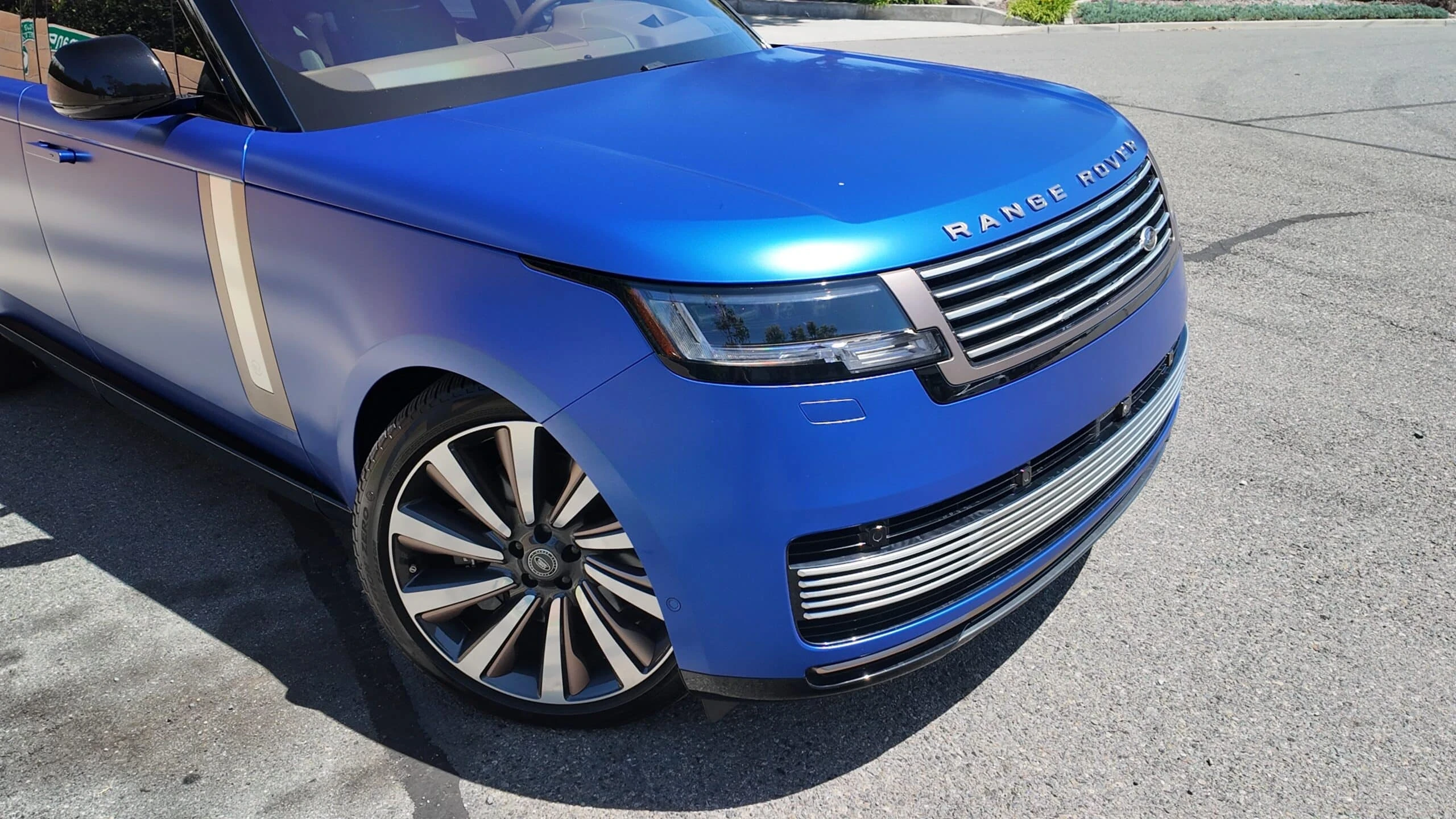 Range Rover SV detail relevant to miami cruise-port car delivery on THE LUX CAR