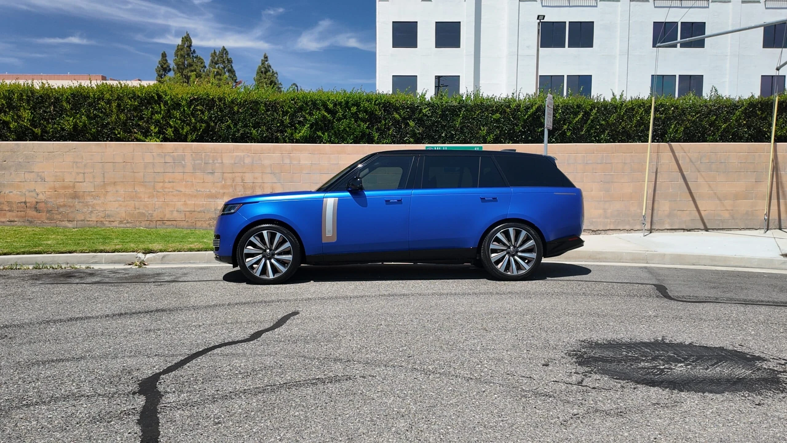 Range Rover SV detail relevant to corporate & executive rentals on THE LUX CAR