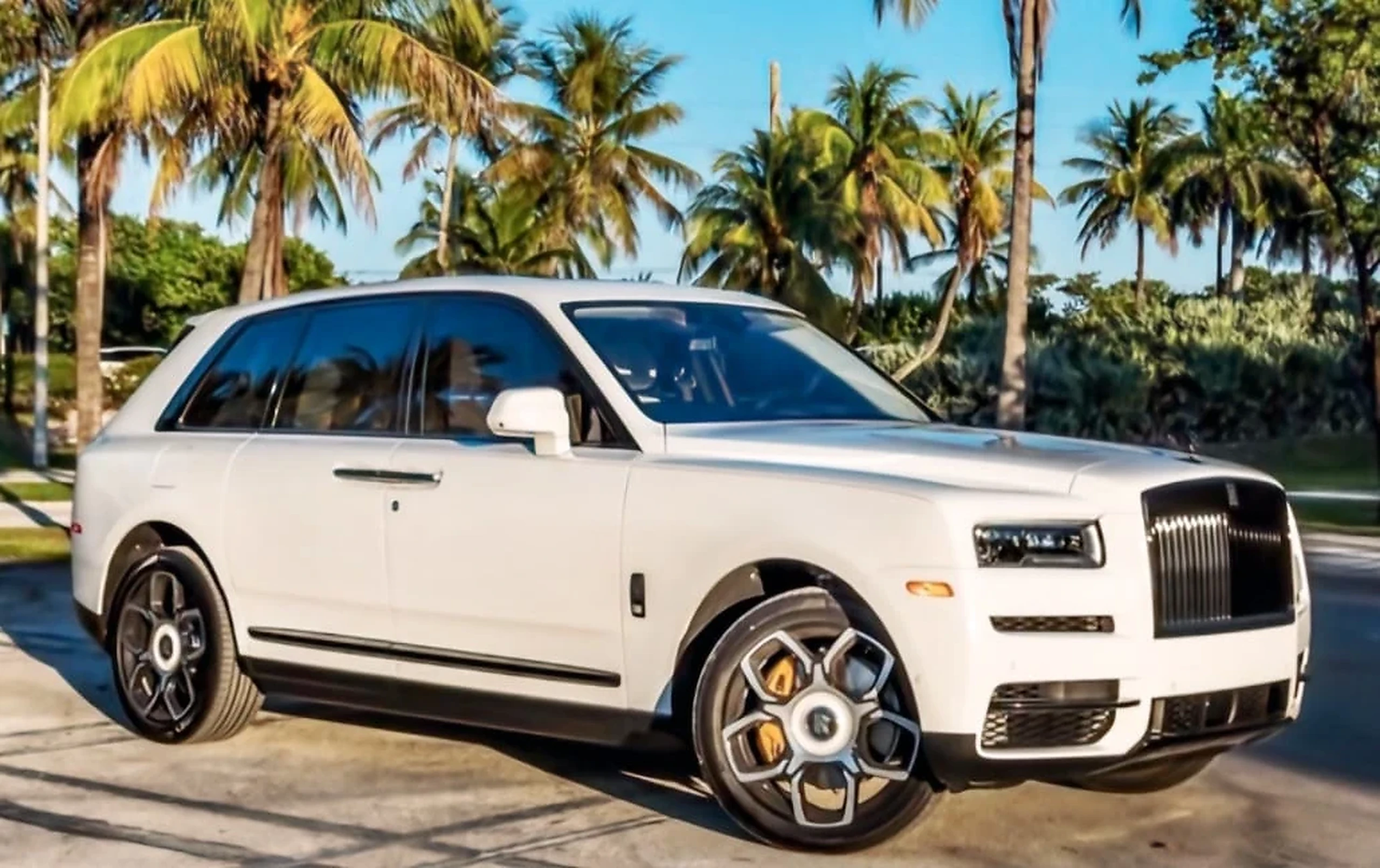 Rolls-Royce Cullinan Black Badge exterior