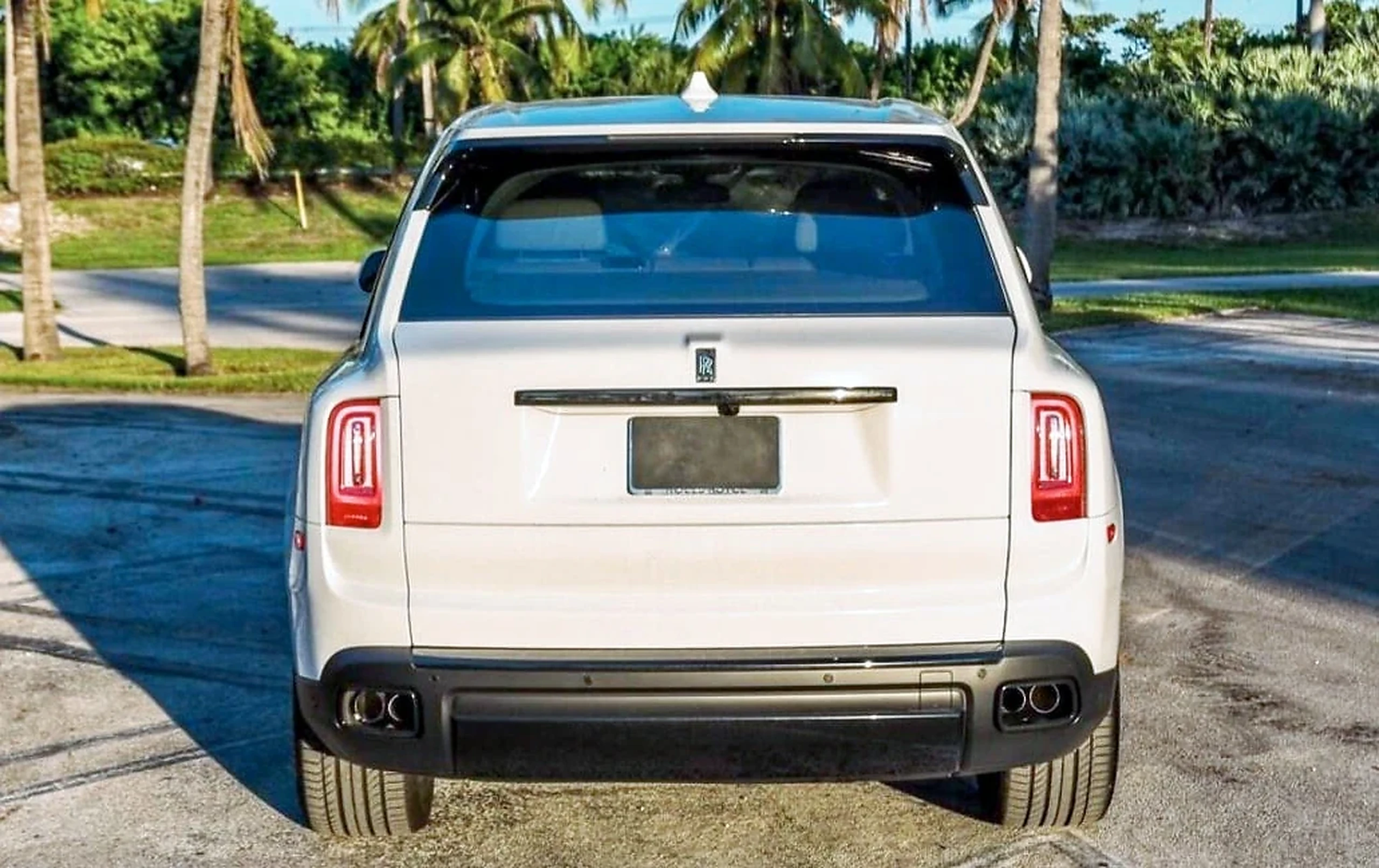 Rolls-Royce Cullinan Black Badge detail view selected for THE LUX CAR